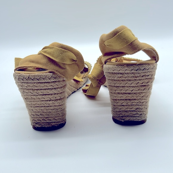 Ladies yellow/mustard coloured espadrilles, top is canvas heel is cord (jute) - Picture 2 of 5